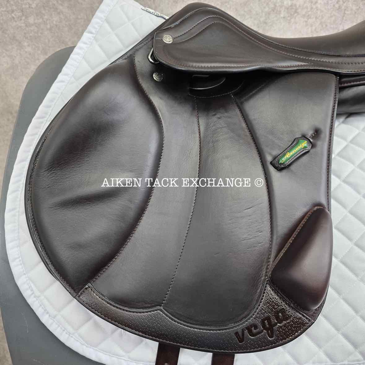 **SOLD** 2023 Amerigo Vega Salto Monoflap Jump Saddle, 17" Seat, Medium Tree, Wool Flocked Panels