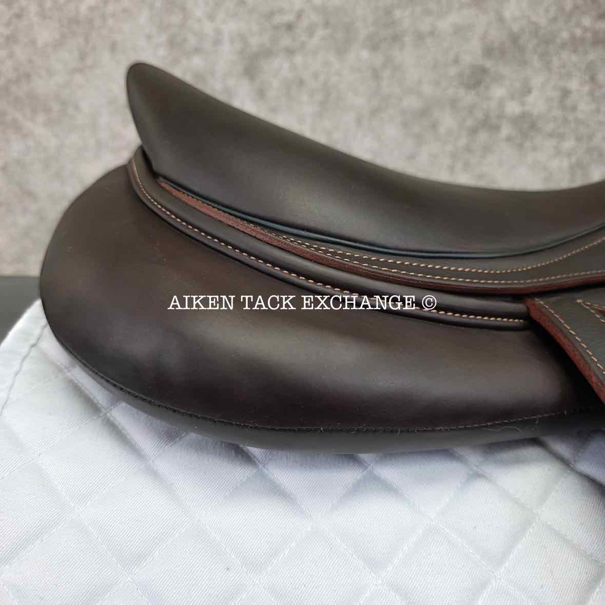 2017 Devoucoux Biarritz Lab Close Contact Jump Saddle, 17.5" Seat, 2A Flap, Medium Wide Tree, D3D Panels, Full Buffalo Leather