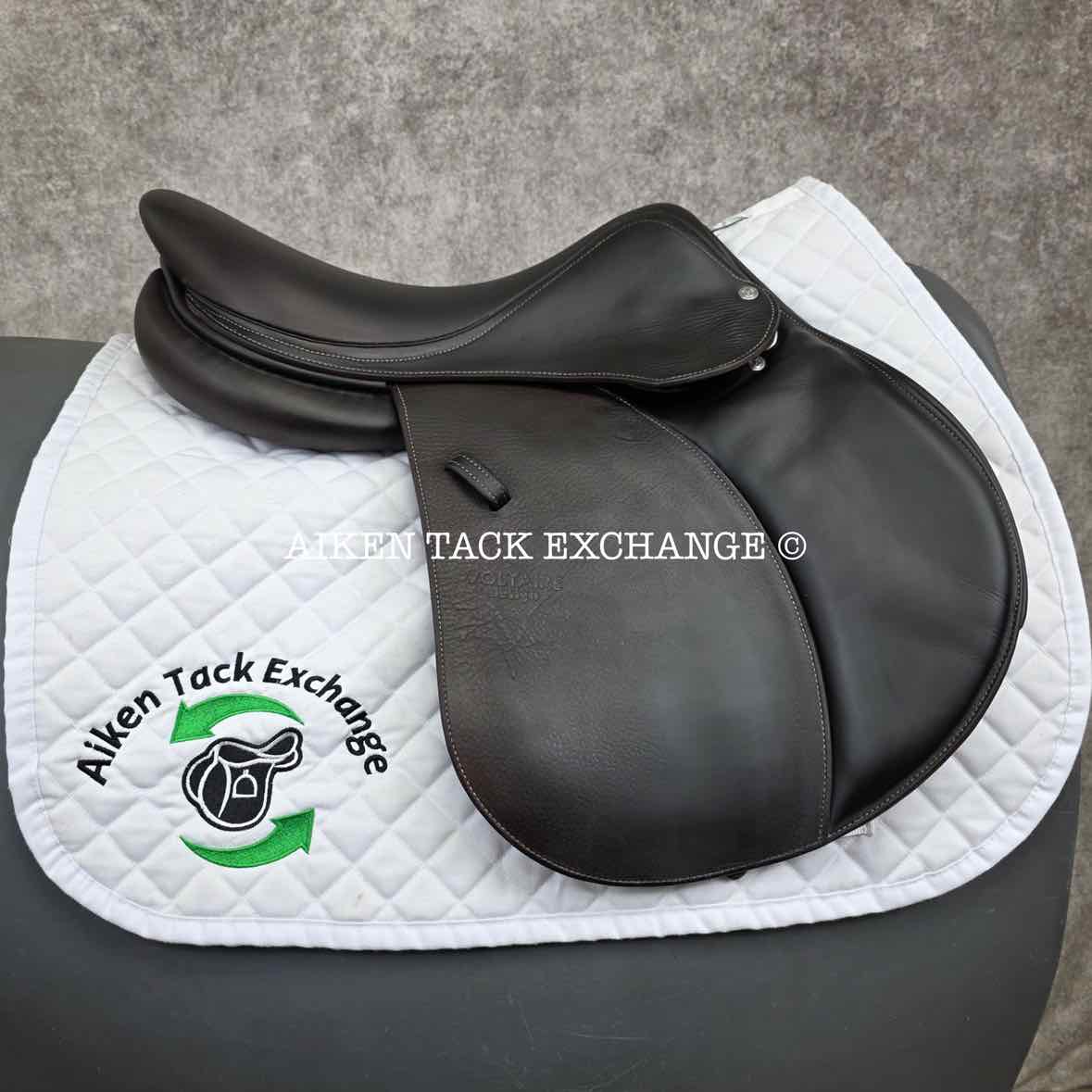 **SOLD** 2015 Voltaire Palm Beach Close Contact Jump Saddle, 17" Seat, 2A Flap, Medium Wide Tree, FIN Panels