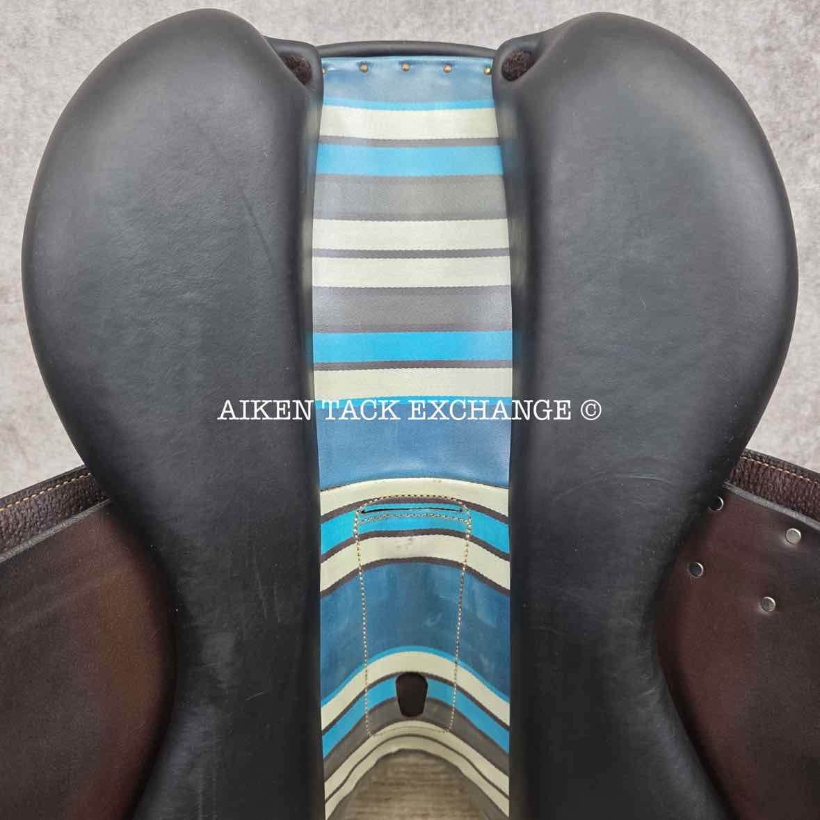 2019 Voltaire Blue Infinite Close Contact Jump Saddle, 17" Seat, 2A Flap, Medium Wide Tree, PRO Panels, Full Buffalo Leather