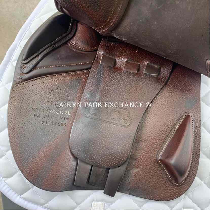 2021 CWD SE03 Close Contact Jump Saddle, 17.5" Seat, 3L Flap, Medium Tree, Foam Panels