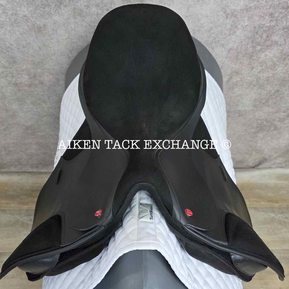 Thorowgood T4 Dressage Saddle, 17.5" Seat, Adjustable Tree - Changeable Gullet, Wool Flocked Panels