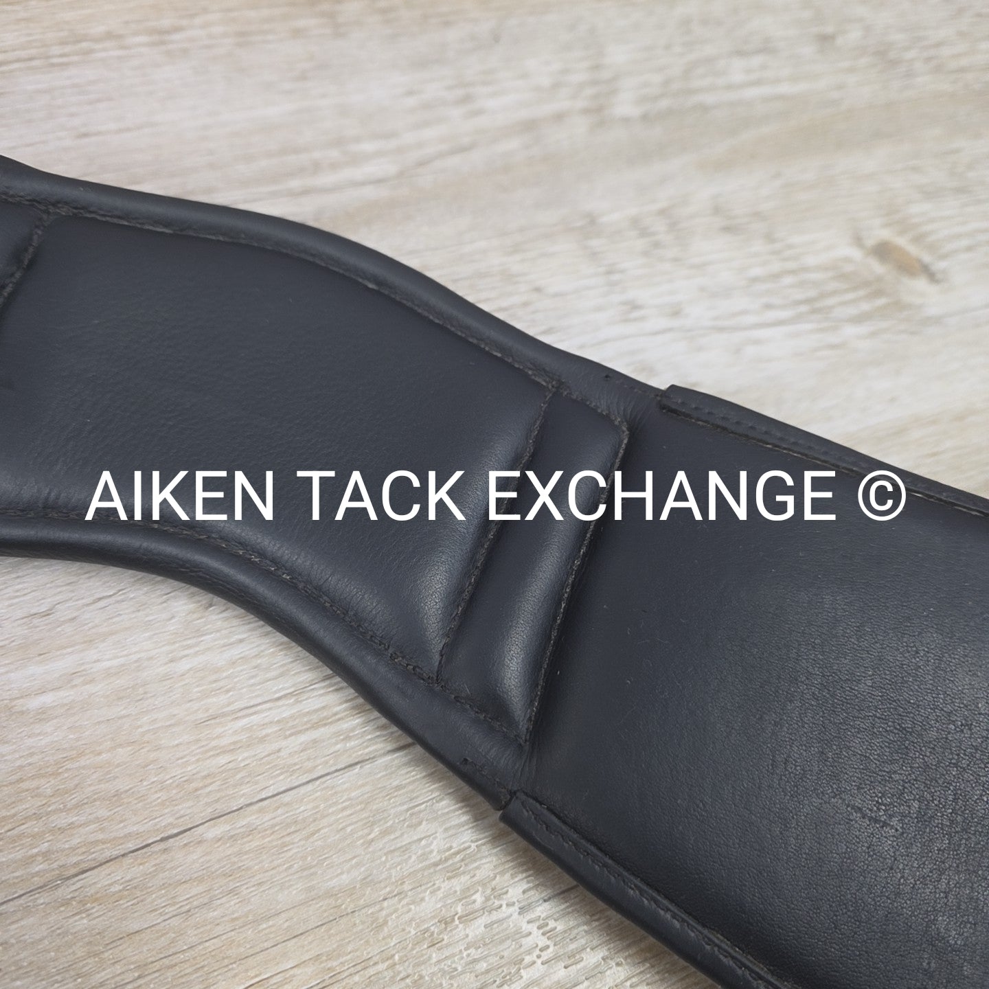 Karlslund Anatomical Leather Girth, 40cm