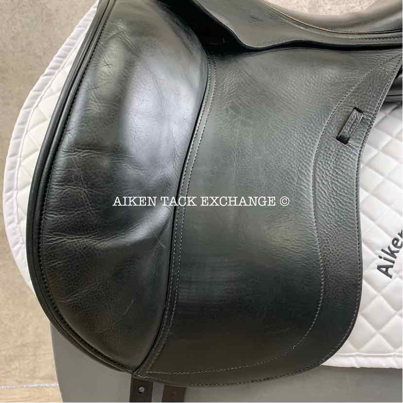 2006 Schleese Wave Dressage Saddle, 18" Seat, Adjustable AdapTree, Wool Flocked Panels