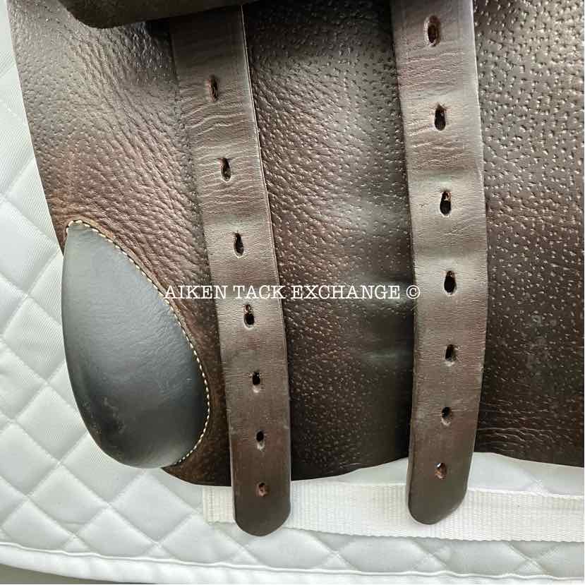 2022 Voltaire Stuttgart Close Contact Jump Saddle, 17.5" Seat, 3AA Flap, Medium Wide Tree, PRO Panels, Full Buffalo Leather