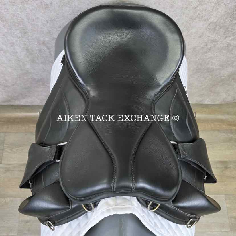 **SOLD** Freeform Lightweight Treeless Classic Trail Endurance Saddle, 17" Seat