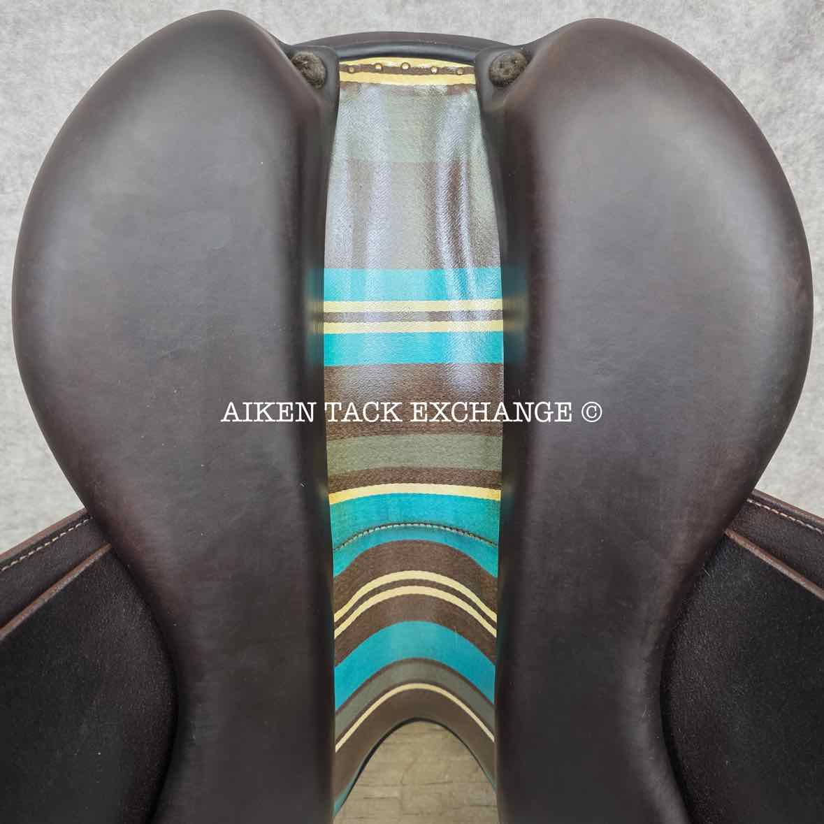 **SOLD** 2015 Voltaire Palm Beach Close Contact Jump Saddle, 17" Seat, 2A Flap, Medium Wide Tree, FIN Panels