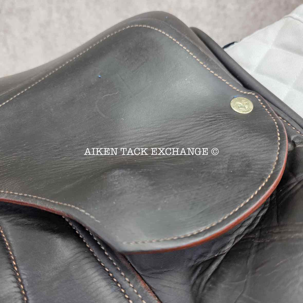 2011 Voltaire Palm Beach Close Contact Jump Saddle, 17.5" Seat, 2A Flap, Medium Wide Tree, PRO Panels, Full Buffalo Leather