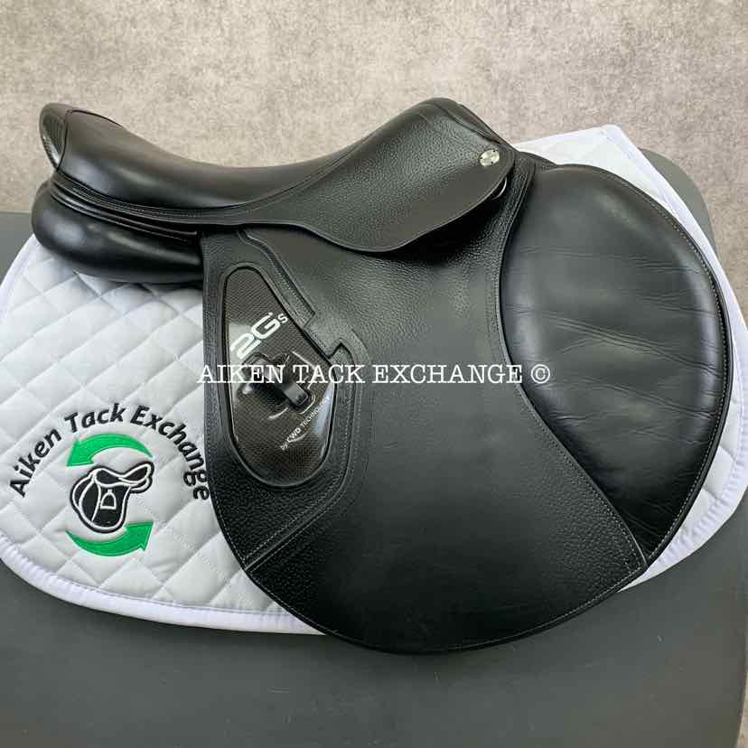 2018 CWD SE25 2GS Close Contact Jump Saddle, 17.5" Seat - S2, 3C Flap, Dynamik Flex Tree - Medium, Foam Panels
