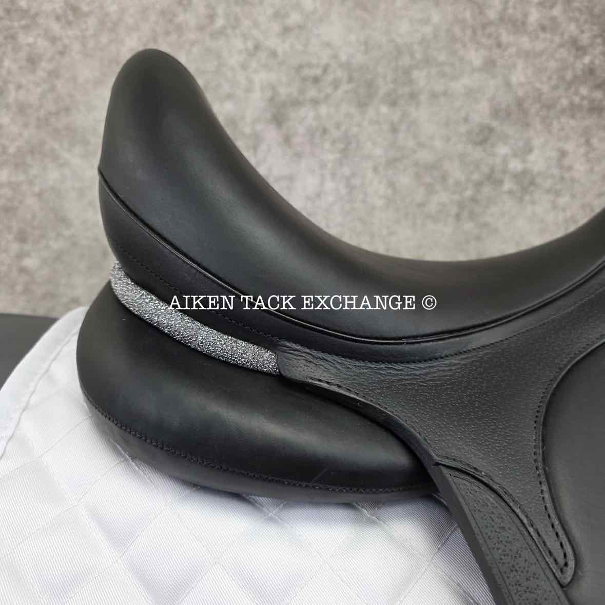 2025 Devoucoux Makila Harmonie Dressage Saddle, 17.5" Seat, 1A Flap, Medium? Tree, D3D Panels