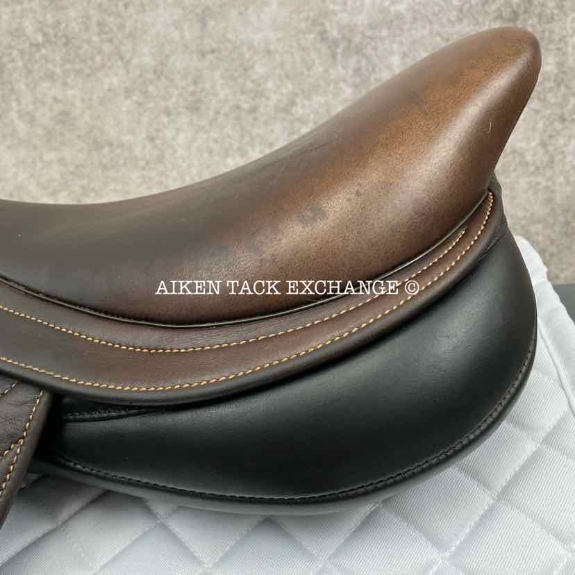 **SOLD** 2018 Bates Advanta Monoflap Eventing Jump Saddle, 17" Seat, Adjustable Tree - Changeable Gullet, Wool Flocked Panels