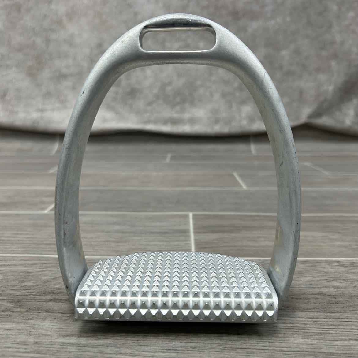 Antares Aluminium Wide Track Stirrup Irons 4.5"
