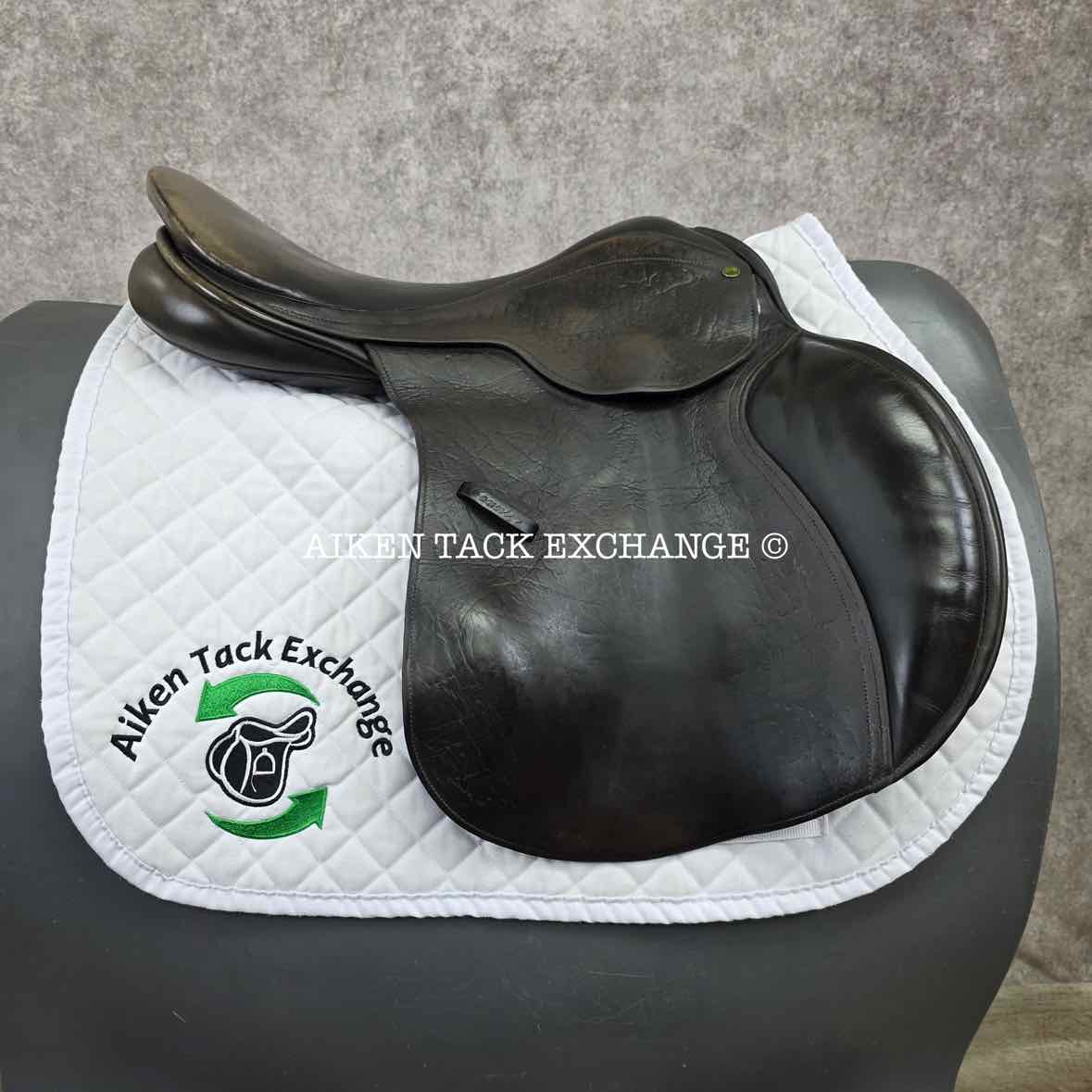 **SOLD** 2003 County Conquest Jump Saddle, 17.5" Seat, Medium Tree, Wool Flocked Panels