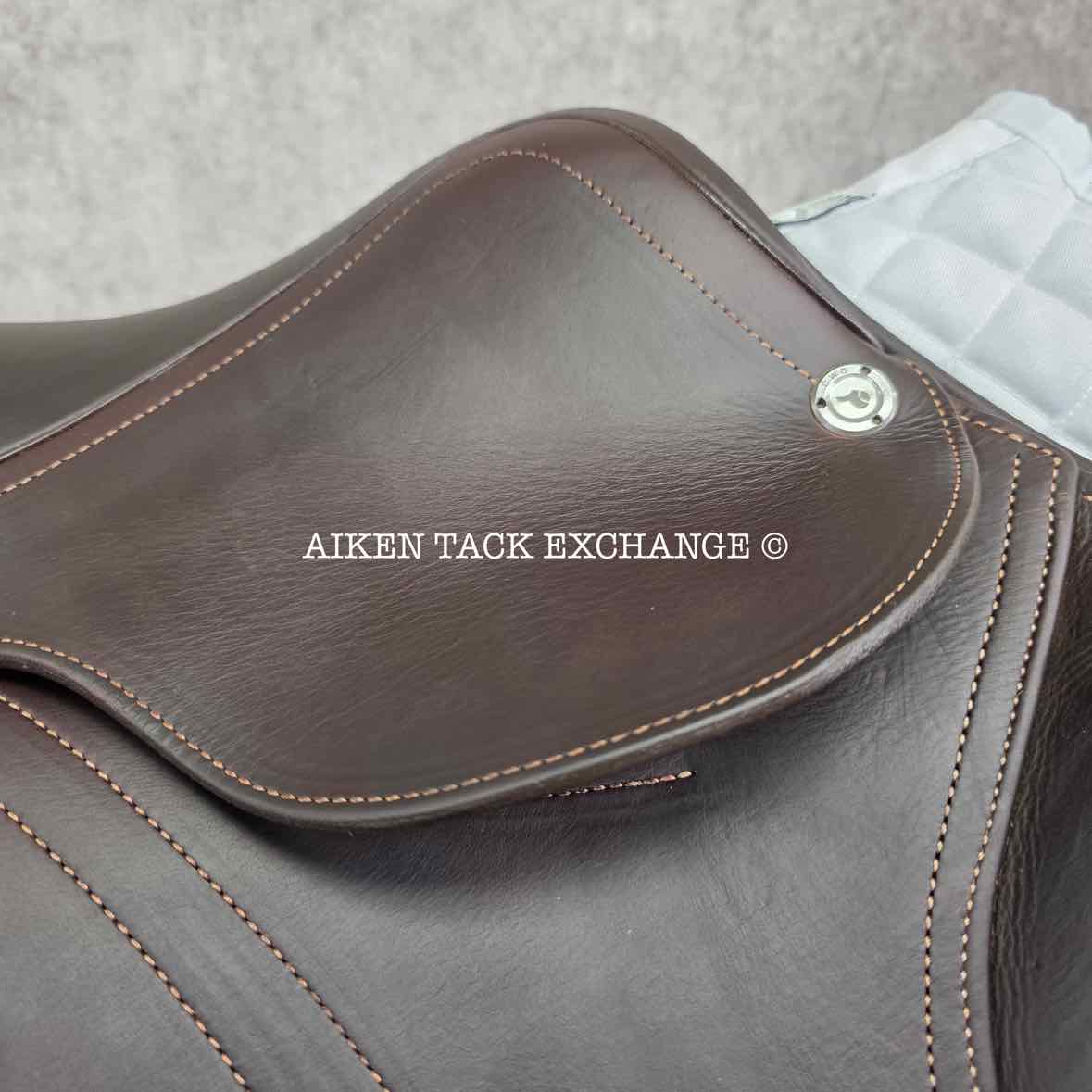 2024 CWD SE01 Close Contact Jump Saddle, 17" Seat, 3CH Flap, Medium Tree, Foam Panels, Full Buffalo Leather