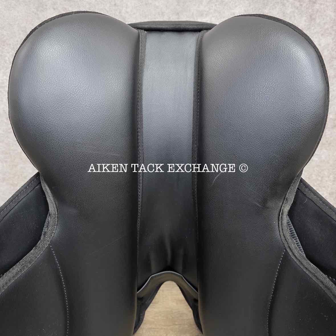 Thorowgood T4 Dressage Saddle, 17.5" Seat, Adjustable Tree - Changeable Gullet, Wool Flocked Panels