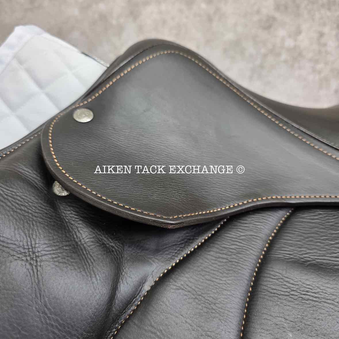 2021 Voltaire Stuttgart Jump Saddle, 17" Seat, 2A Flap, Medium Wide Tree, PRO Panels, Full Buffalo Leather