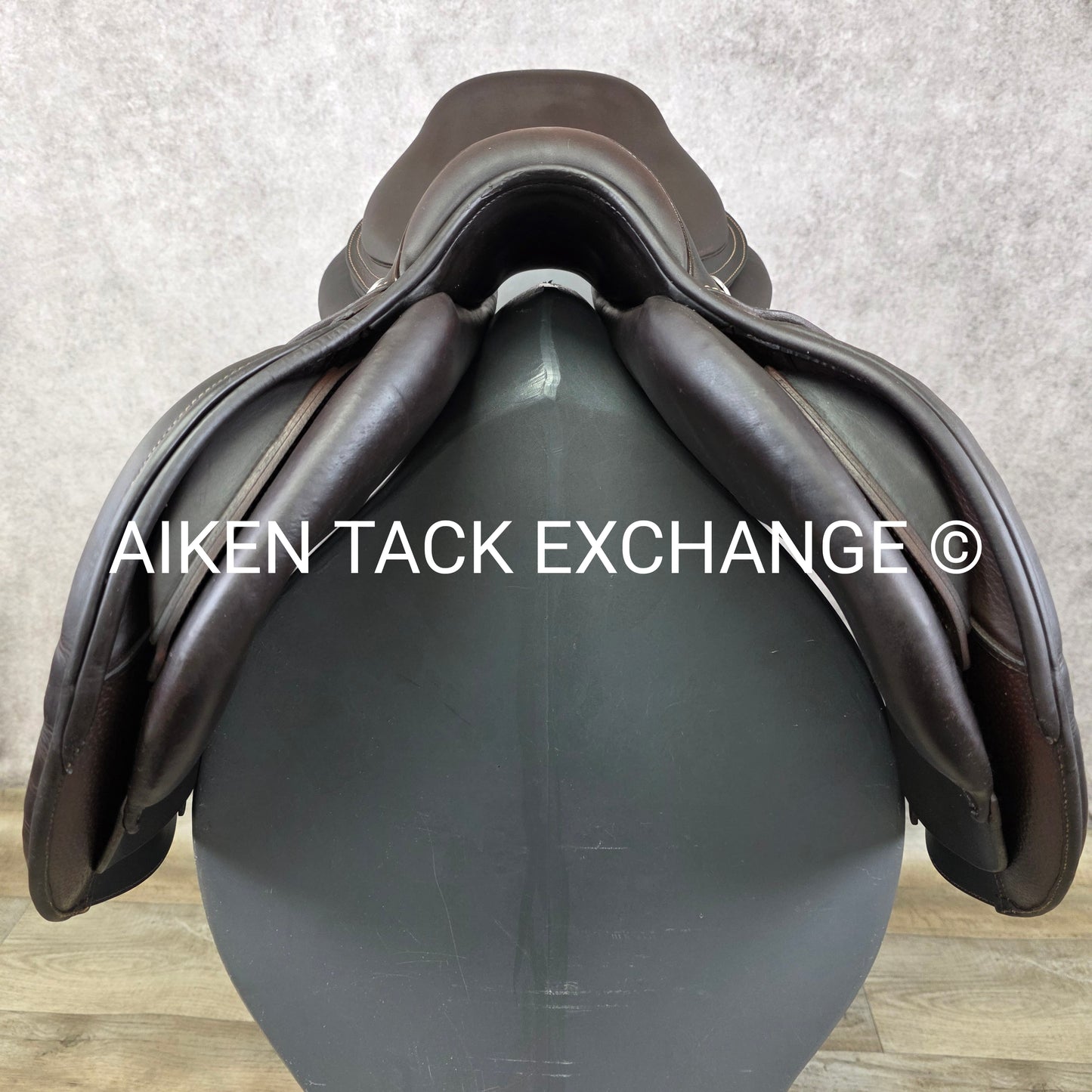 2019 CWD SE02 Close Contact Jump Saddle, 17.5" Seat, 3C Flap, Medium Tree, Foam Panels