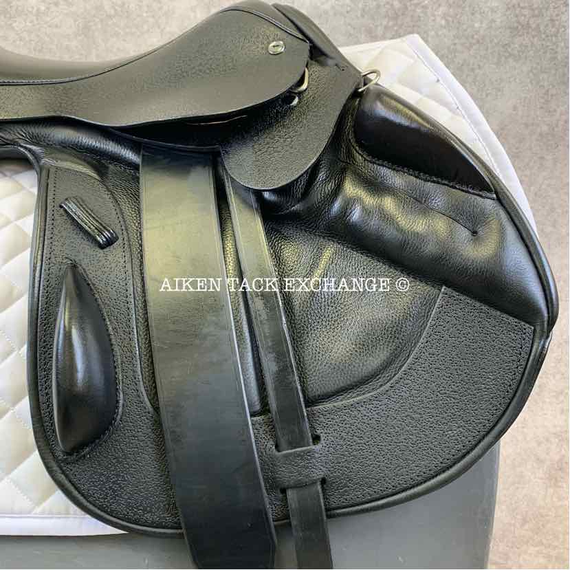 **SOLD** 2023 Black Country Vinici Monoflap Jump Saddle, 18" Seat, Forward Flap, Medium Wide/Wide Tree, Wool Flocked Panels