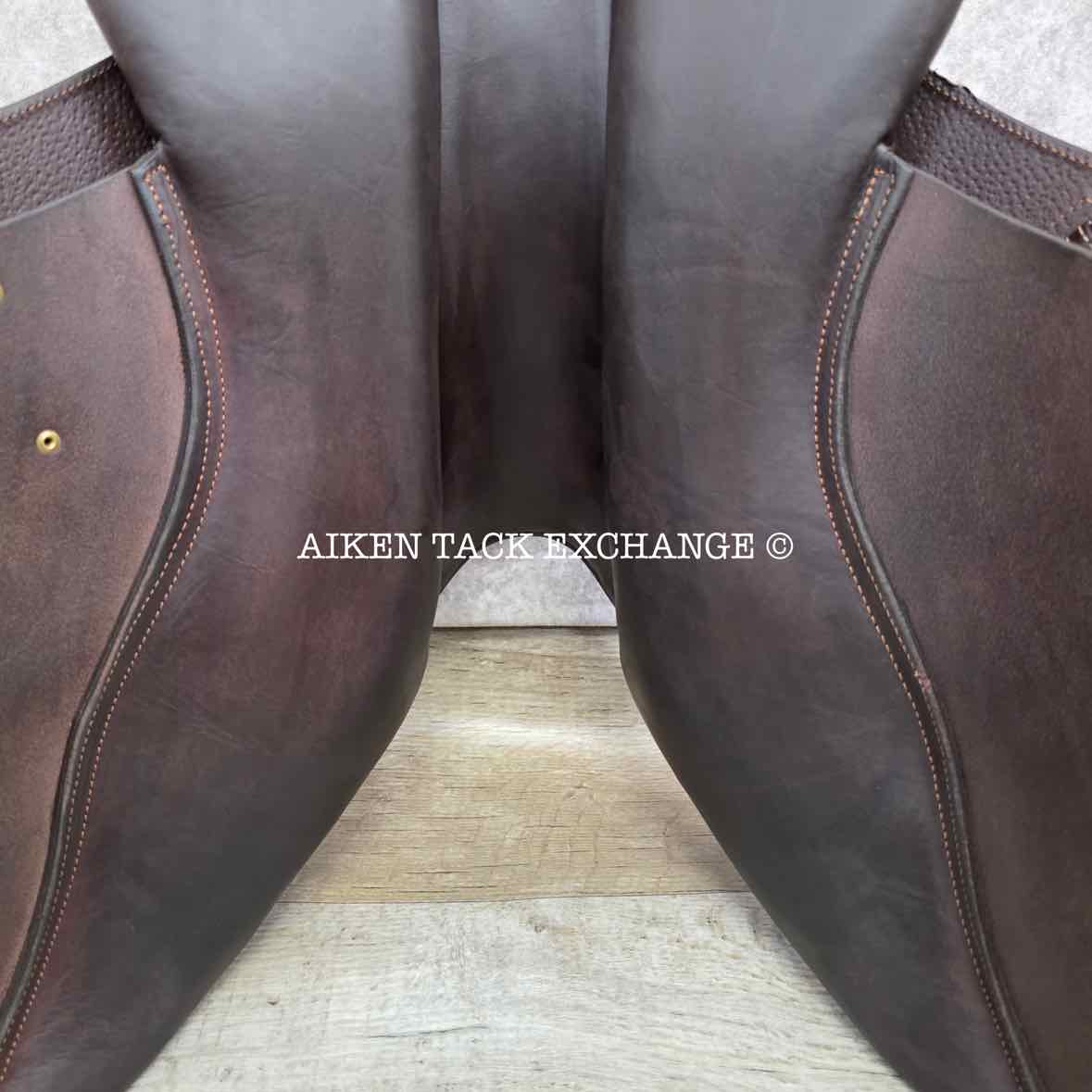 2024 CWD SE01 Close Contact Jump Saddle, 17" Seat, 3CH Flap, Medium Tree, Foam Panels, Full Buffalo Leather
