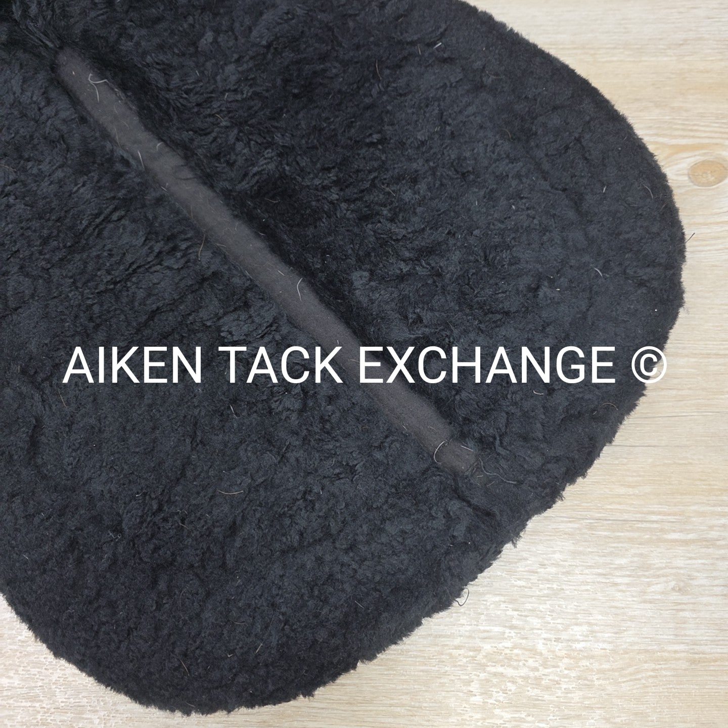 Majyk Equipe Ergonomic Shimmable Sheepskin Half Pad, With Rear Shims, Size Mediu