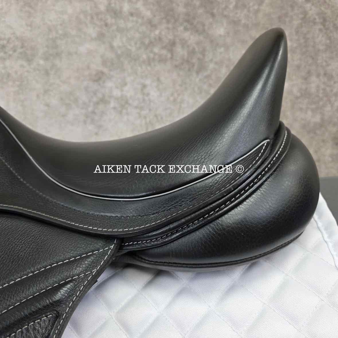 2020 Fairfax World Class Monoflap Dressage Saddle, 18" Seat, Adjustable Tree - Changeable Gullet, Wool Flocked Panels