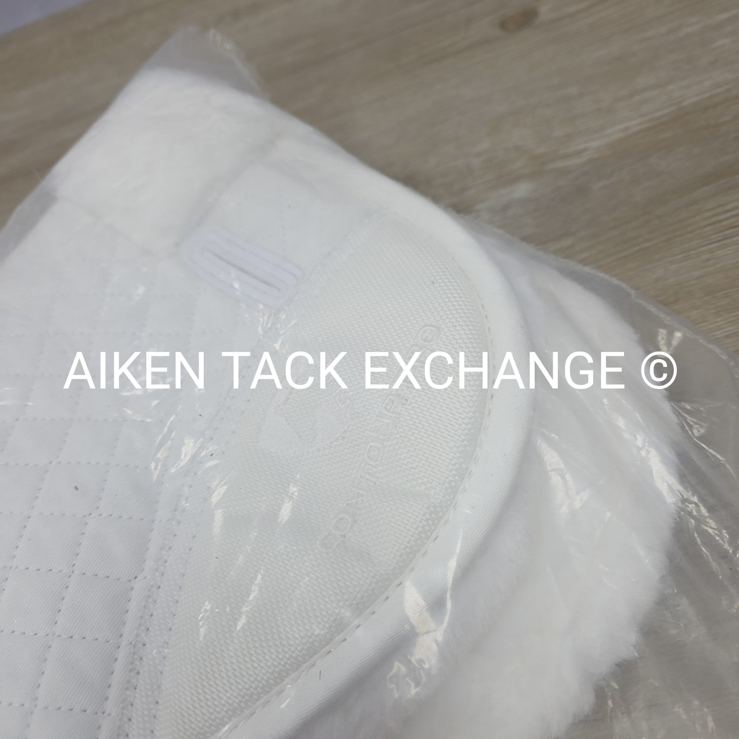 Shires Arma Deluxe Half Pad, Size 15" - 16.5"