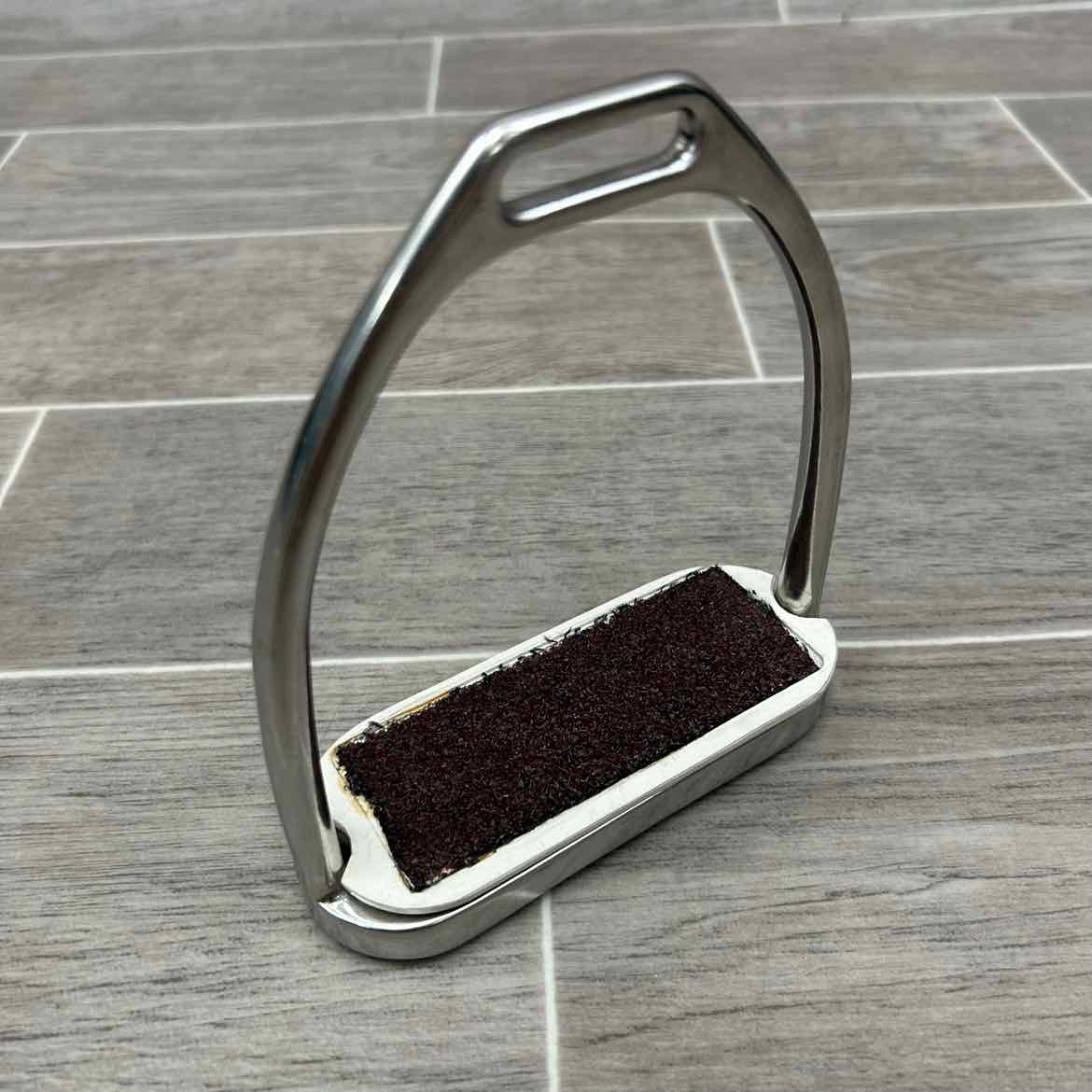 Fillis Stirrup Irons with Sure Grip Stirrup Pads, 4.75"