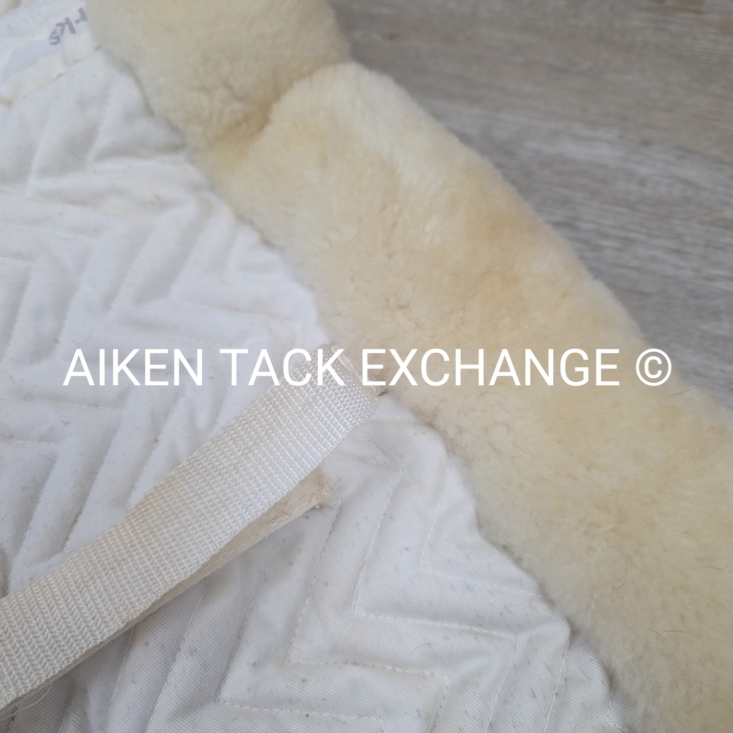 Fleeceworks Sheepskin Field HUnter Fox Hunter Pad with Front Roll & Full Trim