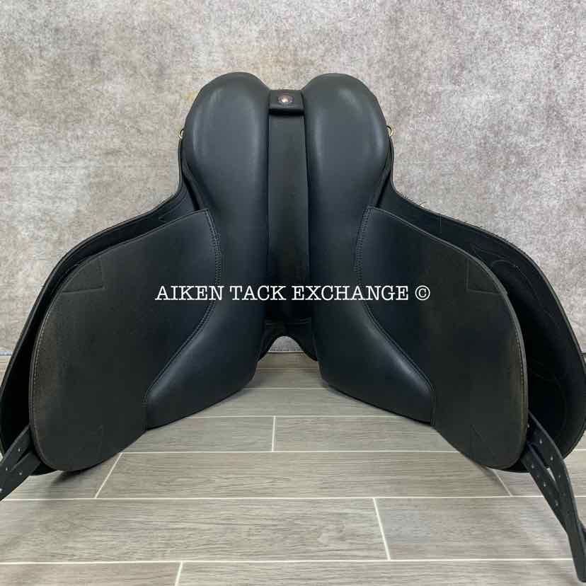 **SOLD** Wintec Pro Stock Australian Saddle, 17" / 17.5" Seat - Large, Adjustable Tree - Changeable Gullet, CAIR Panels