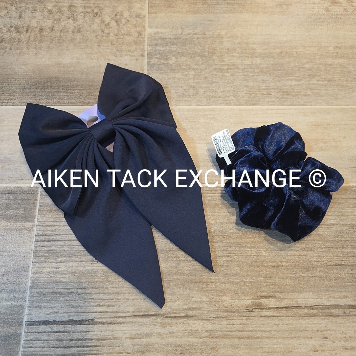 Claire's Hair Bundle - 1 Scrunchie, 1 Hair Clip