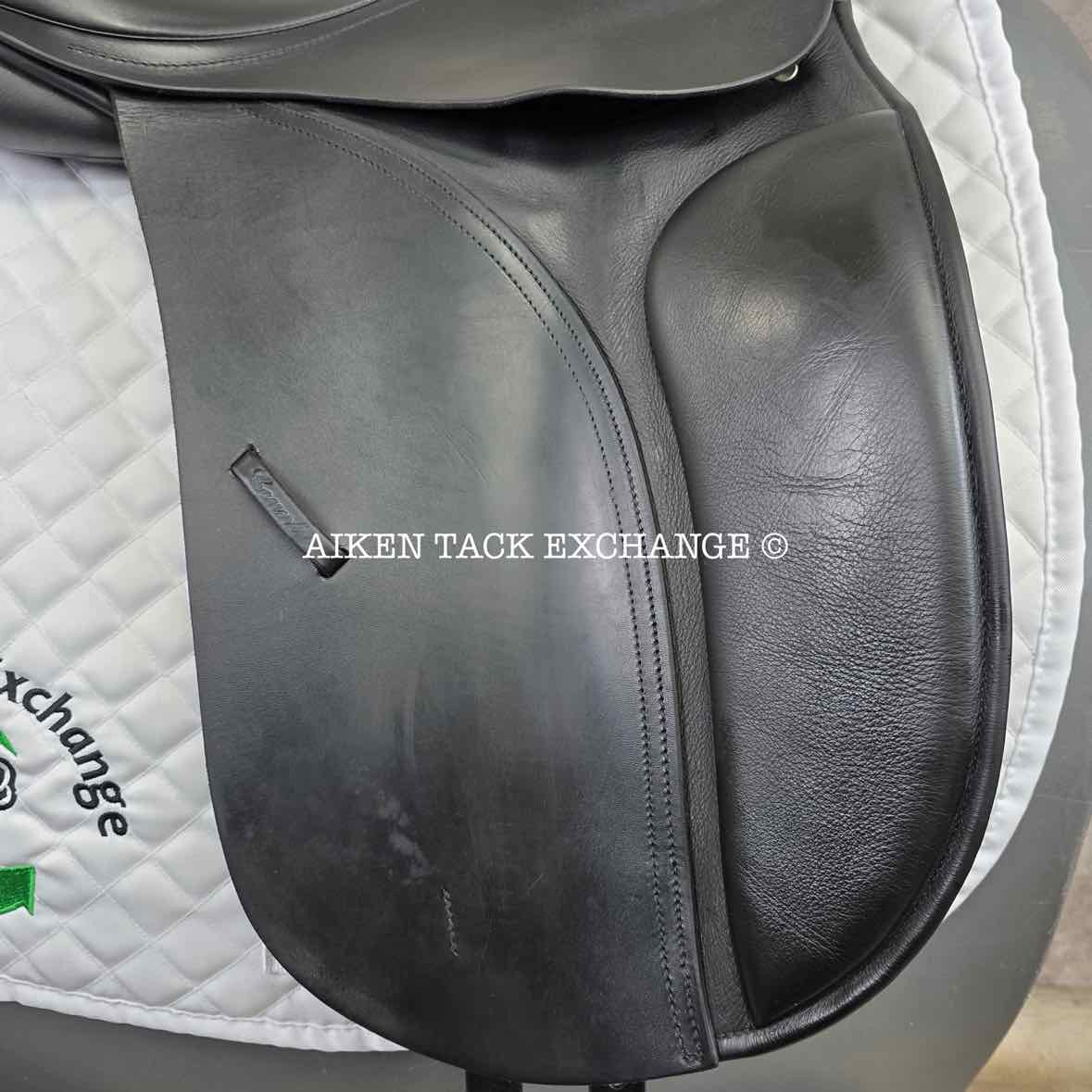 **SOLD** 2016 County Competitor Dressage Saddle, 18" Seat, Narrow Tree, Wool Flocked Skid Row Panels