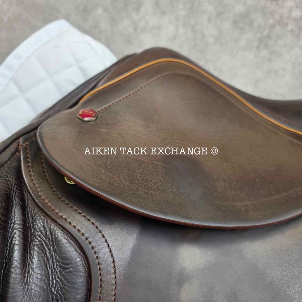 **SOLD** Albion Kontrol Jump Saddle, 18" Seat, Medium Wide Tree, Wool Flocked Panels