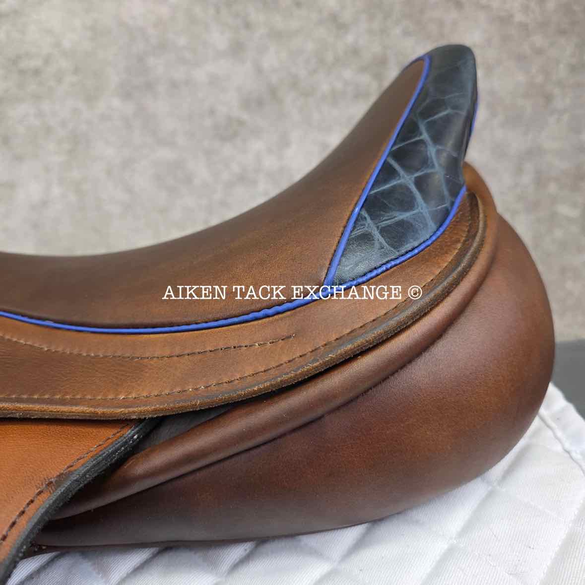 2022 Custom Saddlery Fleur De Lys Monoflap Jump Saddle, 17.5" Seat, Adjustable Tree, Wool Flocked Panels