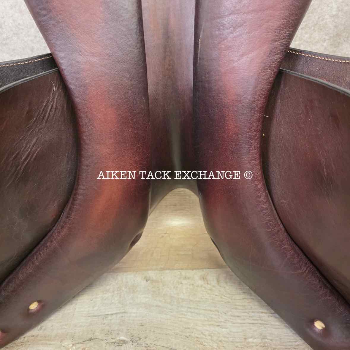 Circuit by Dover Saddlery Close Contact Jump Saddle, 17" Seat, Medium Tree, Foam Panels