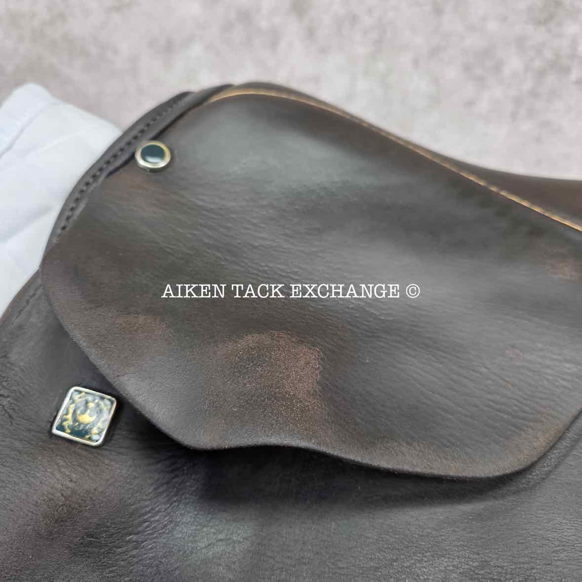 Stubben Siegfried II Saddle, 17" Seat, 31cm Tree - MW/W, Wool Flocked Panels