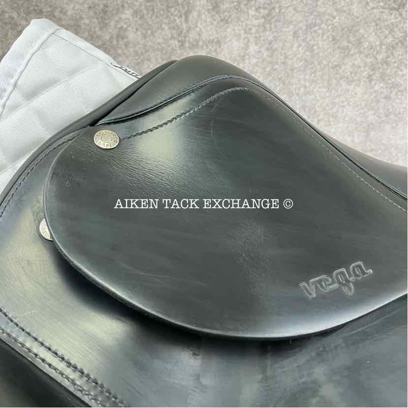 2009 Amerigo Vega Dressage Saddle, 18" Seat, Medium Tree, Wool Flocked Panels