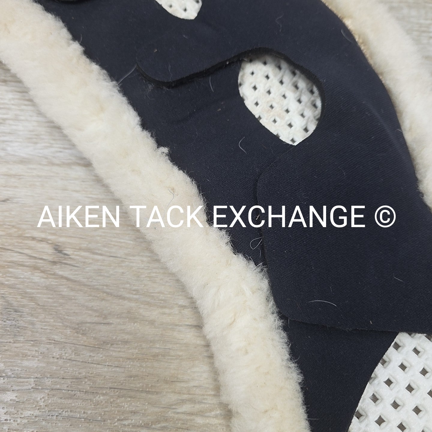 Total Saddle Fit Sheepskin Girth Cover, White, Size Large (28 - 30)