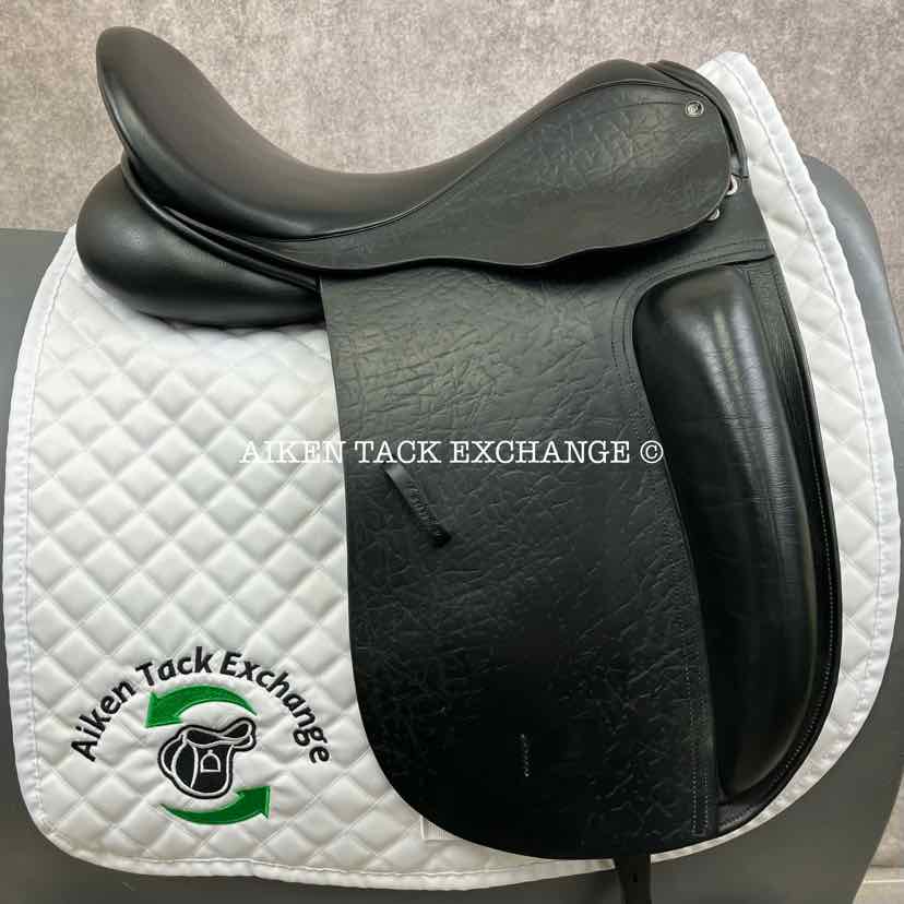 2011 County Fusion Dressage Saddle, 18" Seat, Medium Tree, Wool Flocked Panels