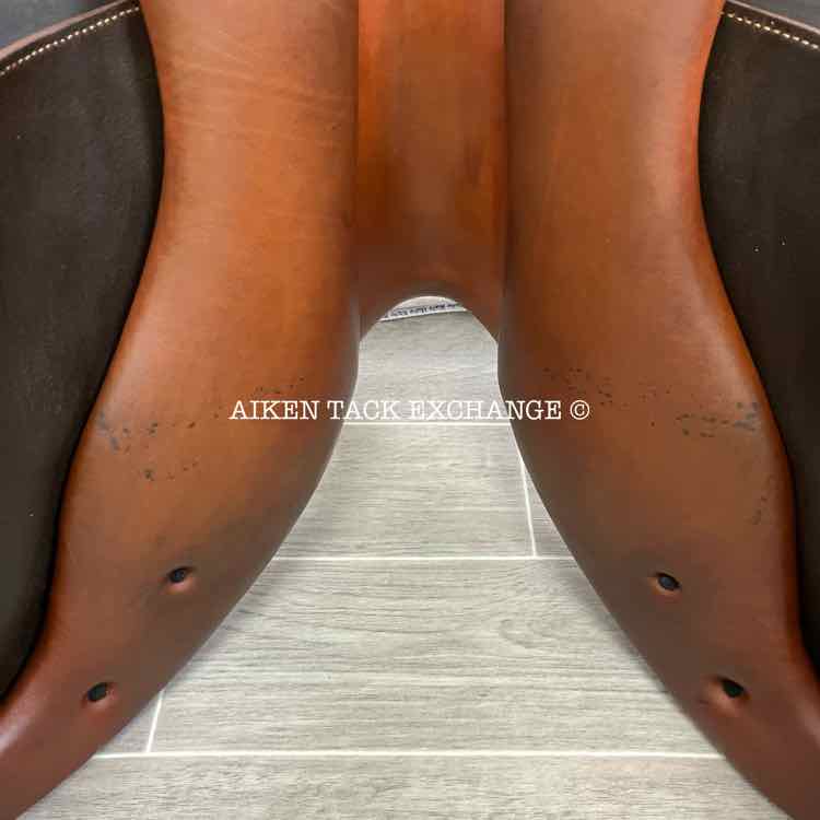 **SOLD** 2019 Prestige Paris Classic Close Contact Jump Saddle, 18" Seat, 33 Tree - Medium (Adjustable), Foam Panels
