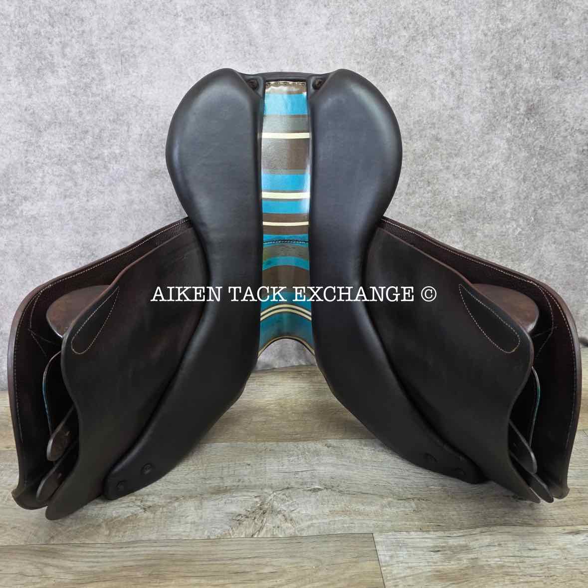 2015 Voltaire Stuttgart Jump Saddle, 17.5" Seat, 3AA Flap, Medium Wide Tree, PRO Panels, Full Buffalo Leather