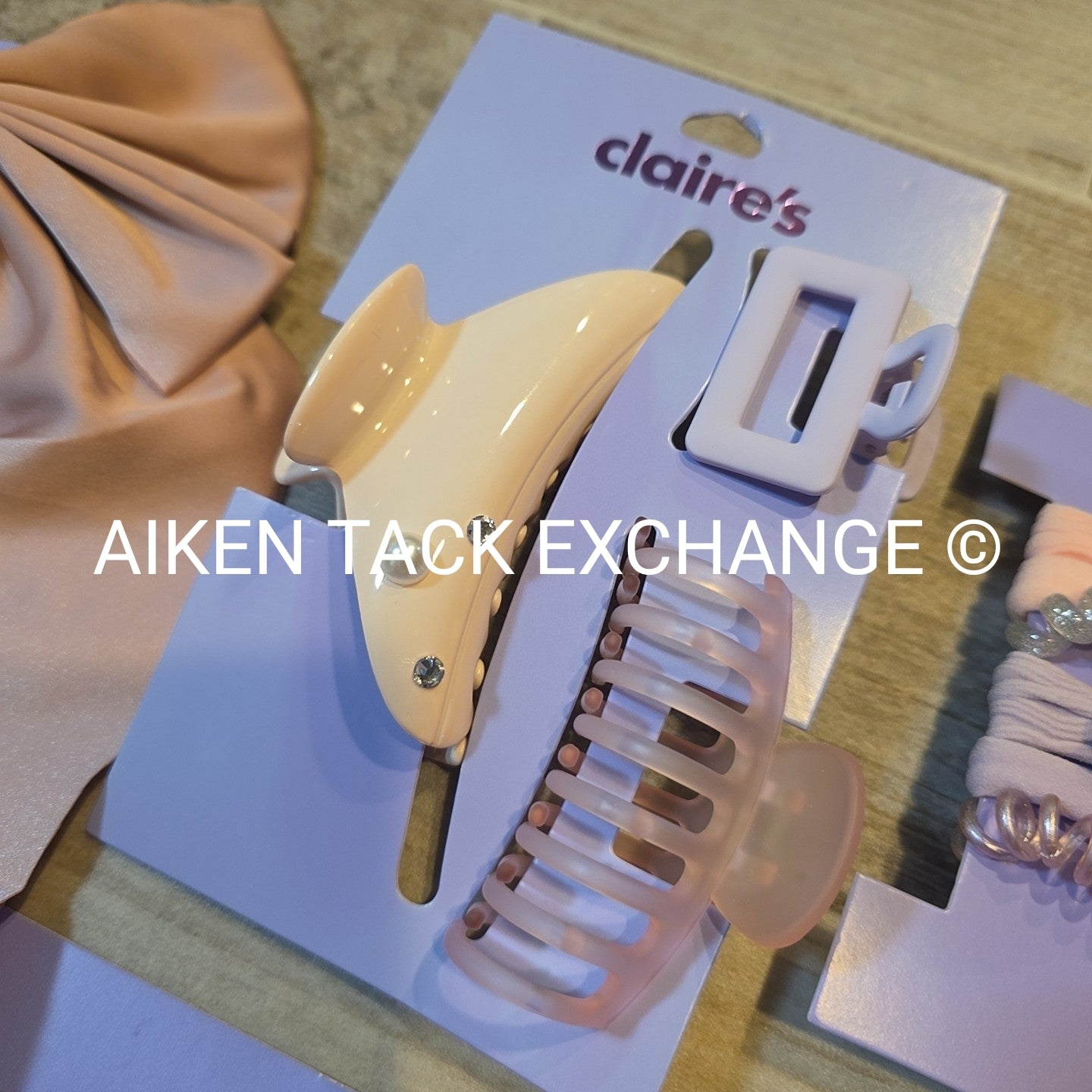 Claire's Hair Bundle - 4 Claw Clip, 1 Hair Clip, 1 Pack of Hair Ties