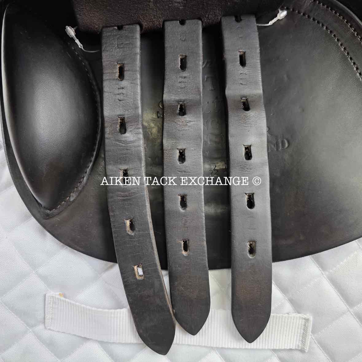 2017 County Solution Jump Saddle, 17.5" Seat, Narrow Tree, Wool Flocked Panels