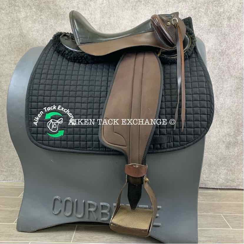 **SOLD** Unknown Brand Endurance Saddle, 17.5" Seat, Auto-Adjusting Tree with Flex Panels