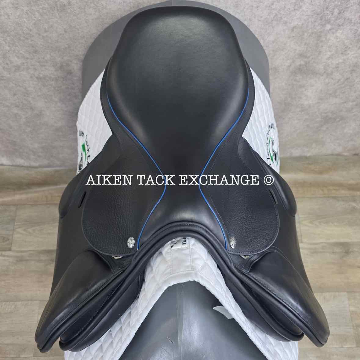 **SOLD** Adam Ellis Jump Saddle, 17" Seat, Medium Wide Tree, Wool Flocked Panels