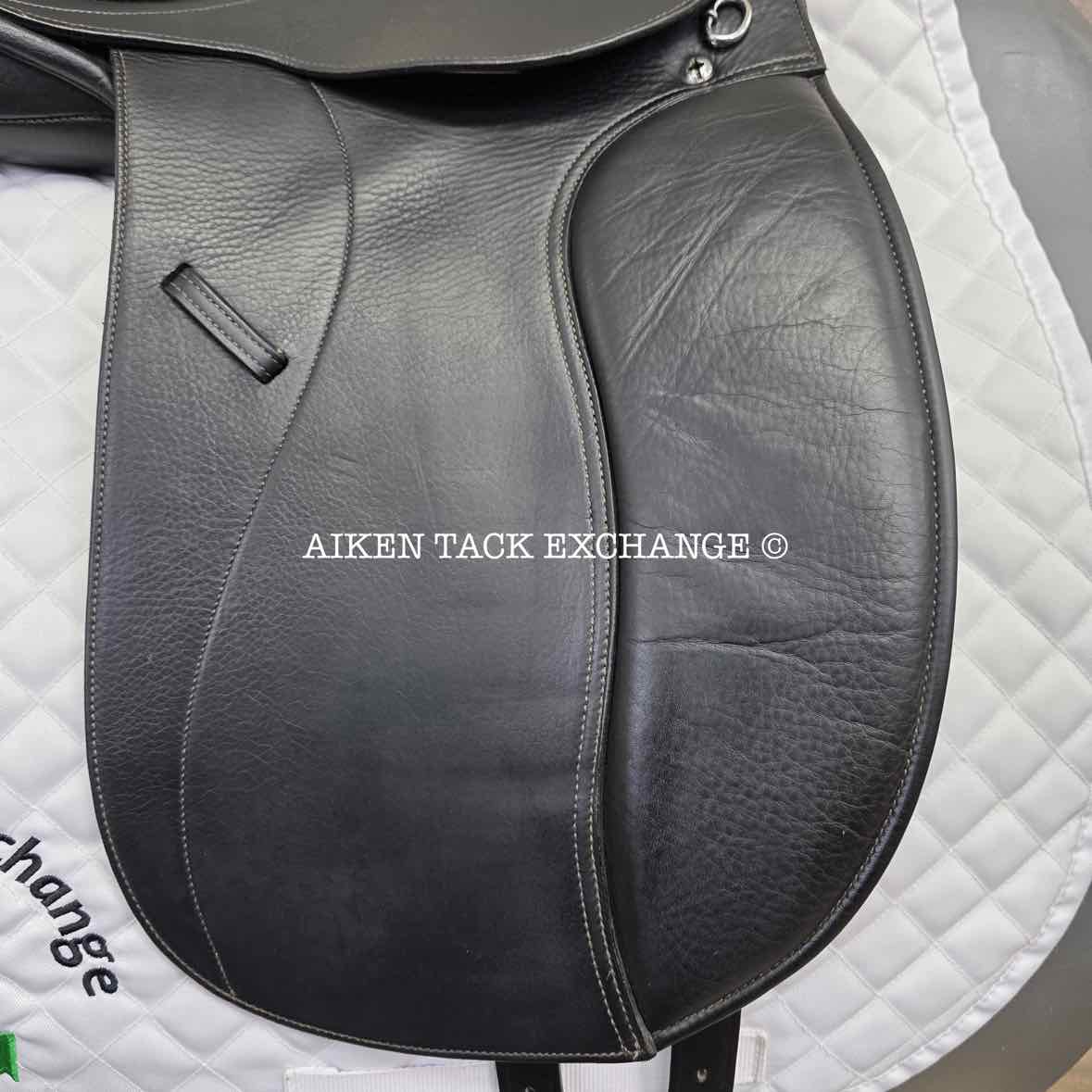 2016 Ovation Salinero II Dressage Saddle, 16.5" Seat, Adjustable Tree - XCH Changeable Gullet, Wool Flocked Panels