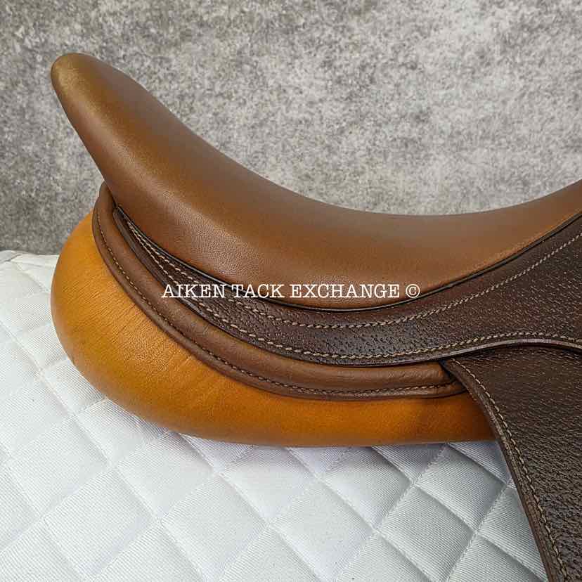 **SOLD** Collegiate Ruiz Diaz Close Contact Jump Saddle, 16.5" Seat, Medium Tree, Foam Panels
