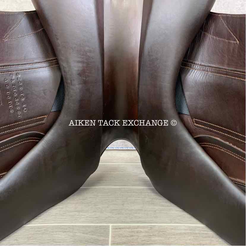 **SOLD** 2010 CWD SE05 Monoflap Dressage Saddle, 18" Seat, 4L Flap, Wide Tree, Foam Panels, Buffalo Leather