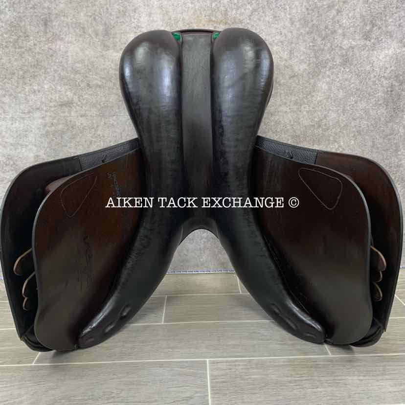 2018 Amerigo Vega Jump Saddle, 18" Seat, Medium Wide Tree, Wool Flocked Panels