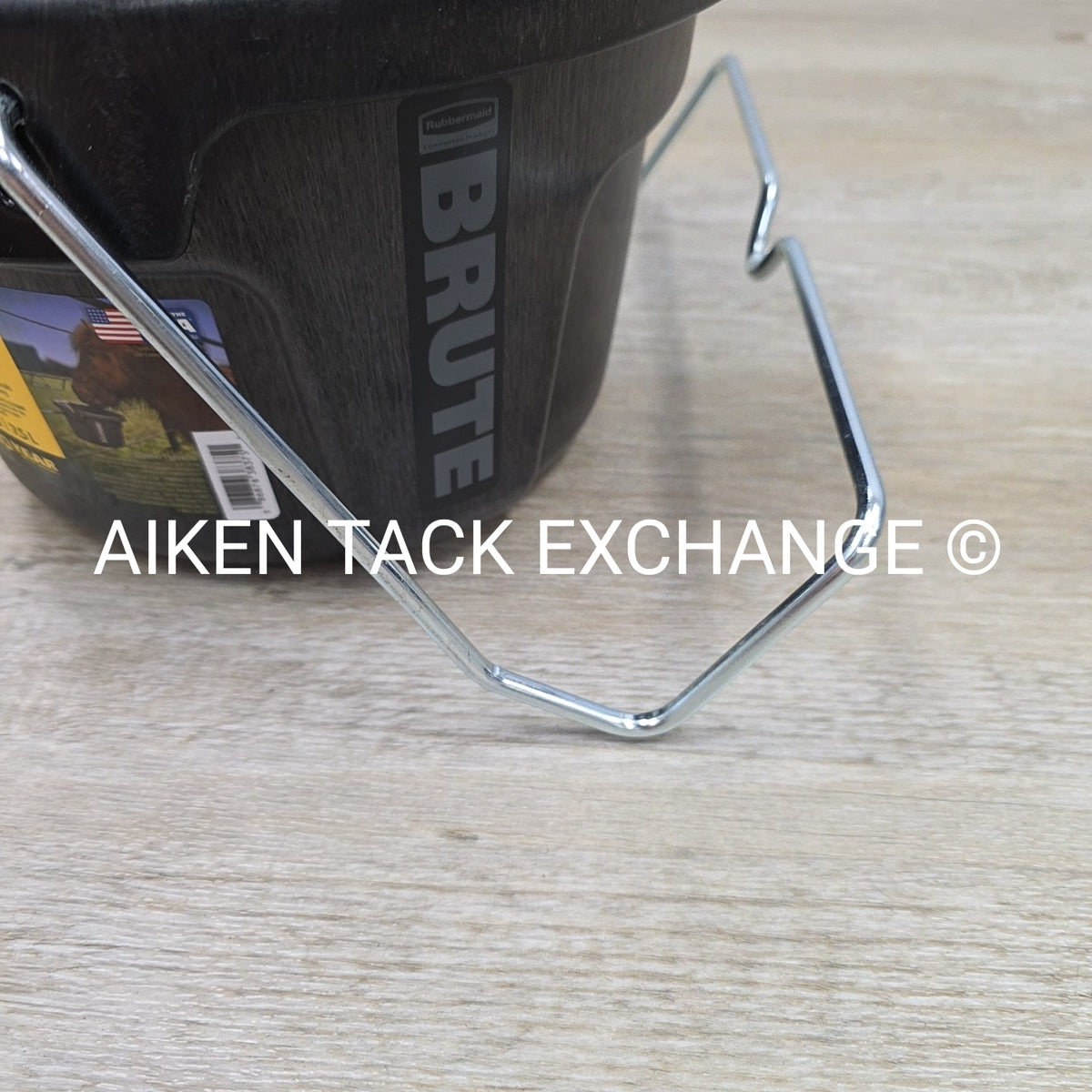 BRUTE 2 Gallon 3-in-1 Flat Back Bucket