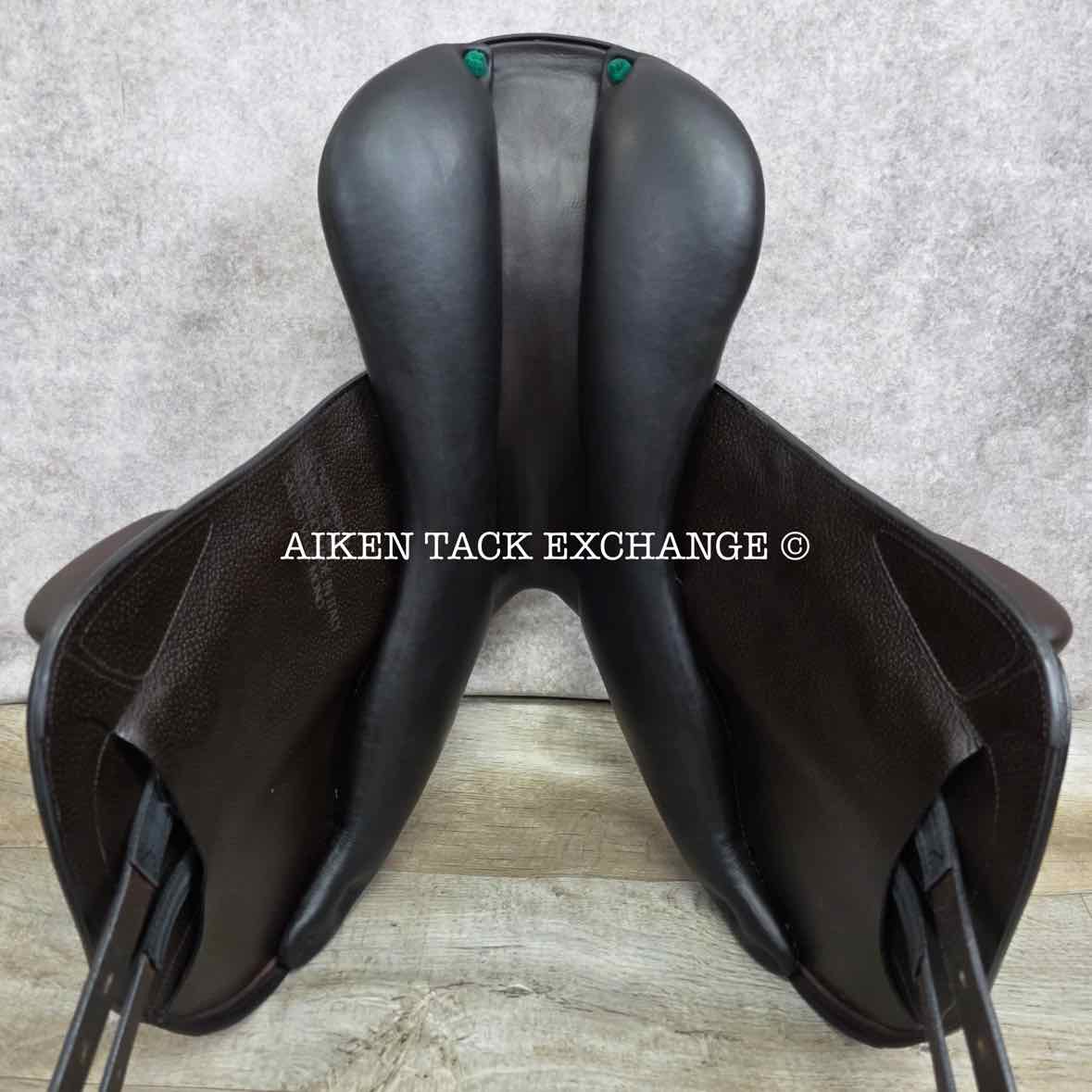 **SOLD** 2023 Amerigo Vega Salto Monoflap Jump Saddle, 17" Seat, Medium Tree, Wool Flocked Panels